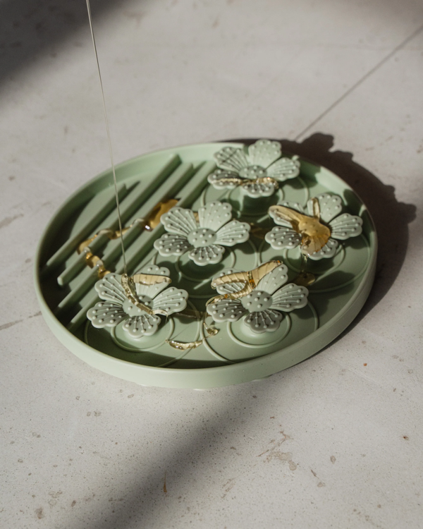 Dexypaws - Flower Hide & Seek Slow Feeder - Sage Green