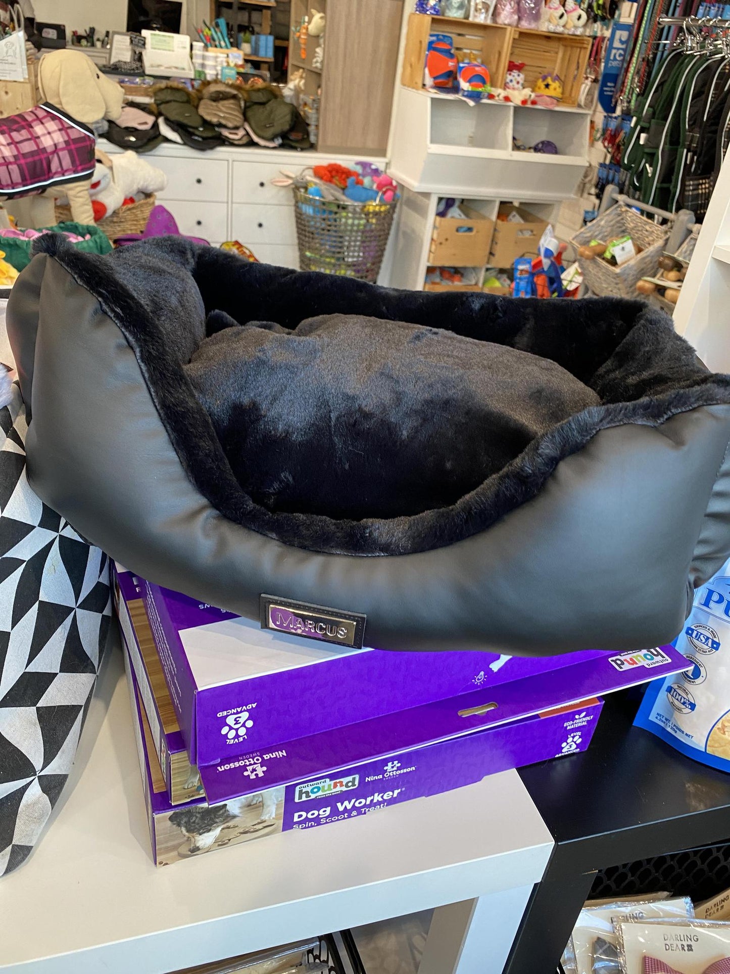 Marcus - Faux Fur Bed